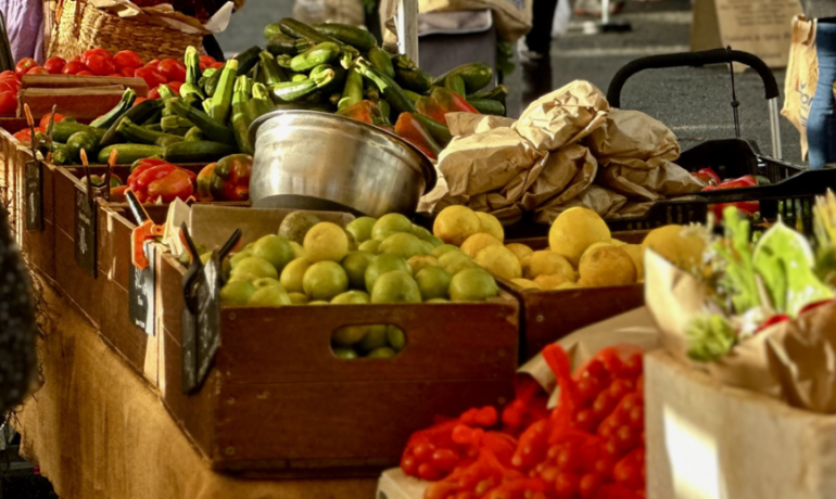 FARMERS’ MARKETS & COMMUNITY